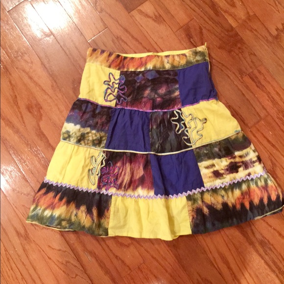 kessley Dresses & Skirts - Kessley patch print embroidered skirt. EUC